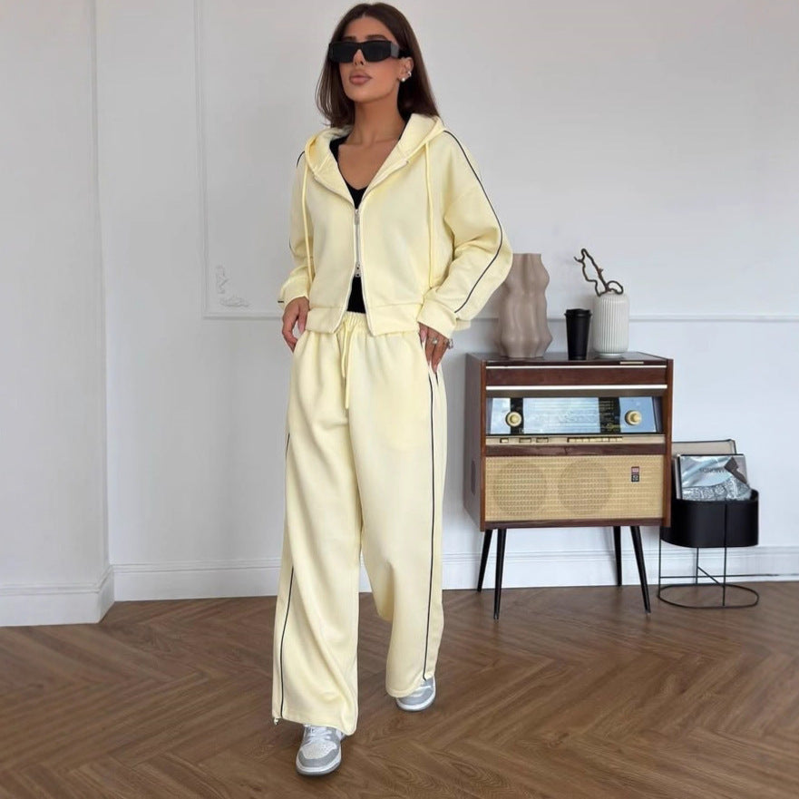 Women's casual tracksuit with cropped hoodie and loose joggers Lune London