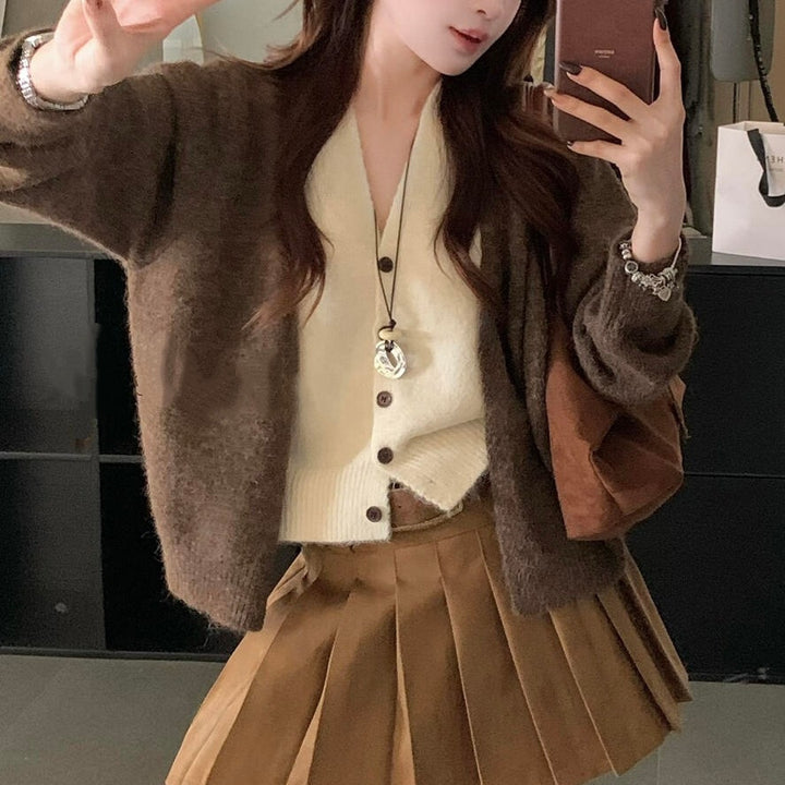 Cardigan cosy pour femmes avec un décolleté en V ludique et un matériau doux Chic & Stil