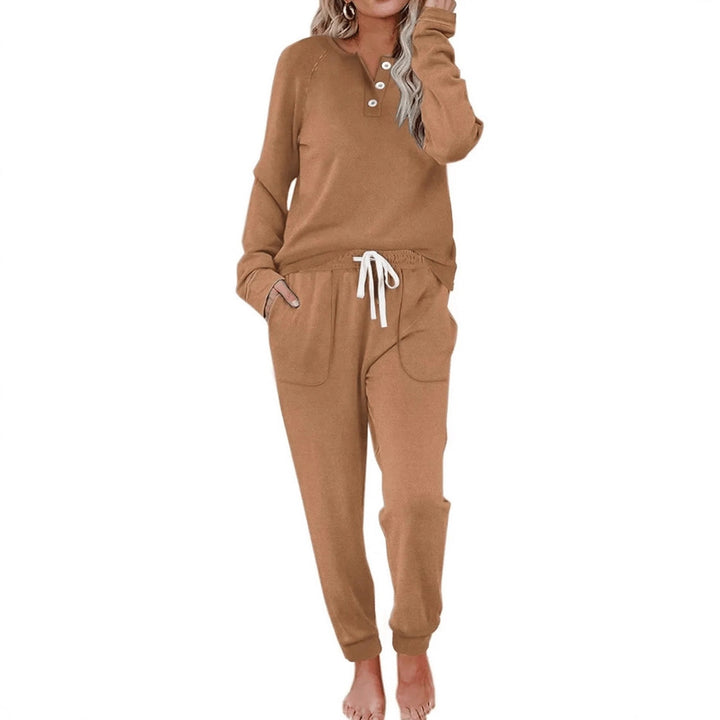 Casual outfit for women with button placket and elastic waist Lune London