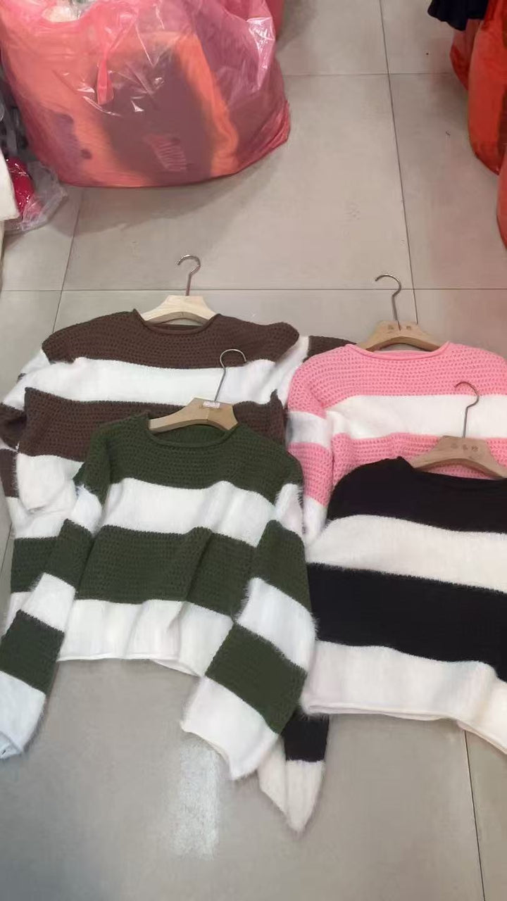Comfortable sweater for women with a loose fit and a striking striped pattern Lune London