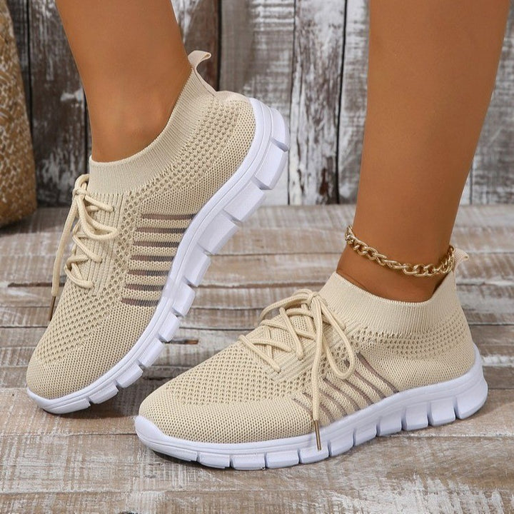 Women's sports shoes with breathable knit upper Lune London