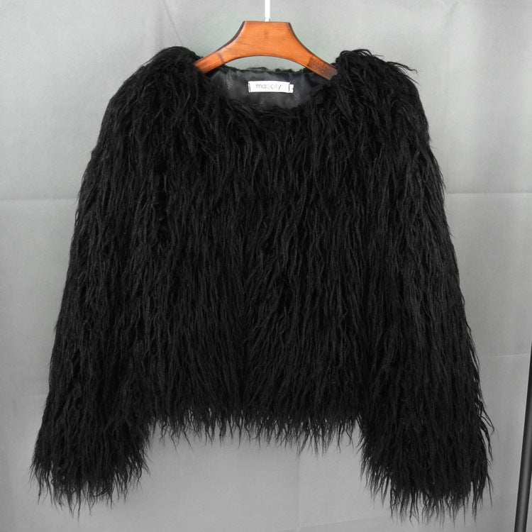 Ladies Plush Faux Fur Coat in Loose Fit and Voluminous Design Lune London