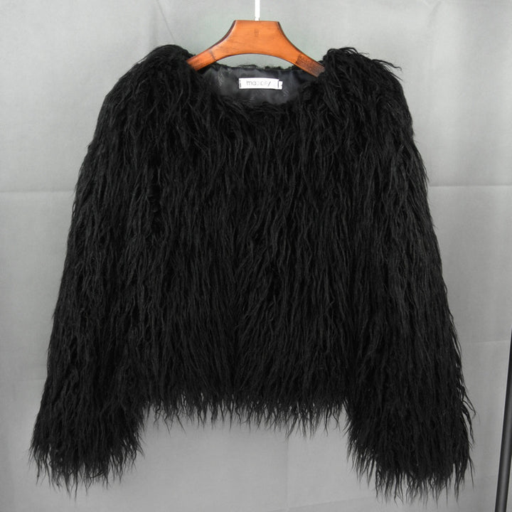 Ladies Plush Faux Fur Coat in Loose Fit and Voluminous Design Lune London