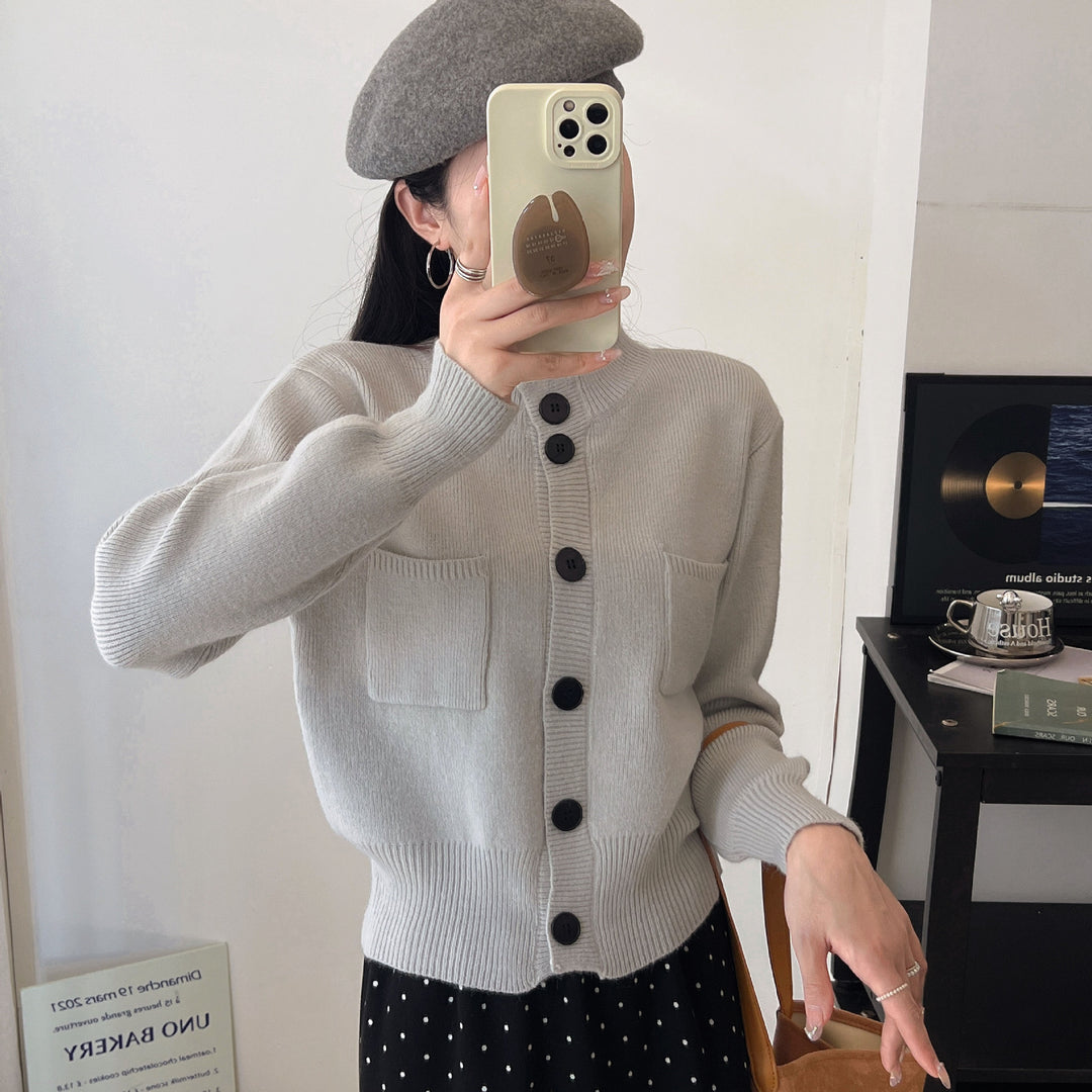 Cardigan féminin avec poches pratiques et fermeture à boutons Chic & Stil