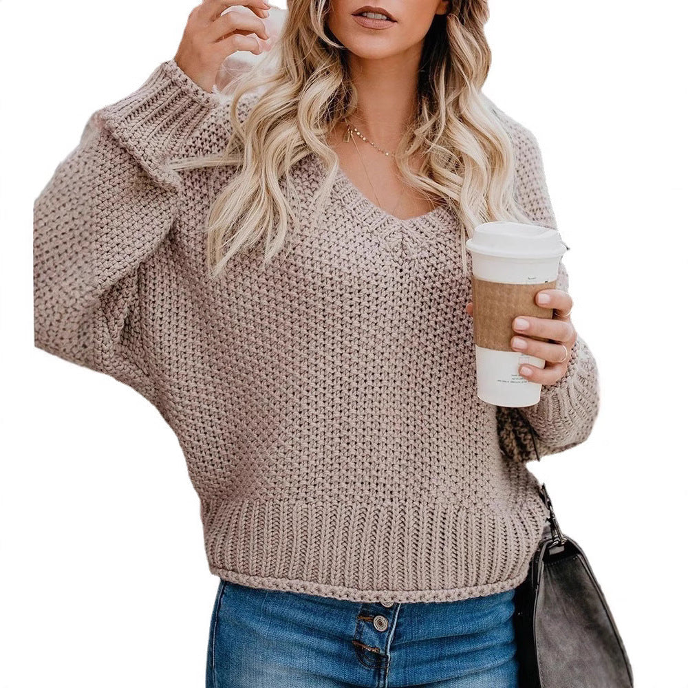 Chunky knit sweater for women with V-neck and relaxed fit Lune London