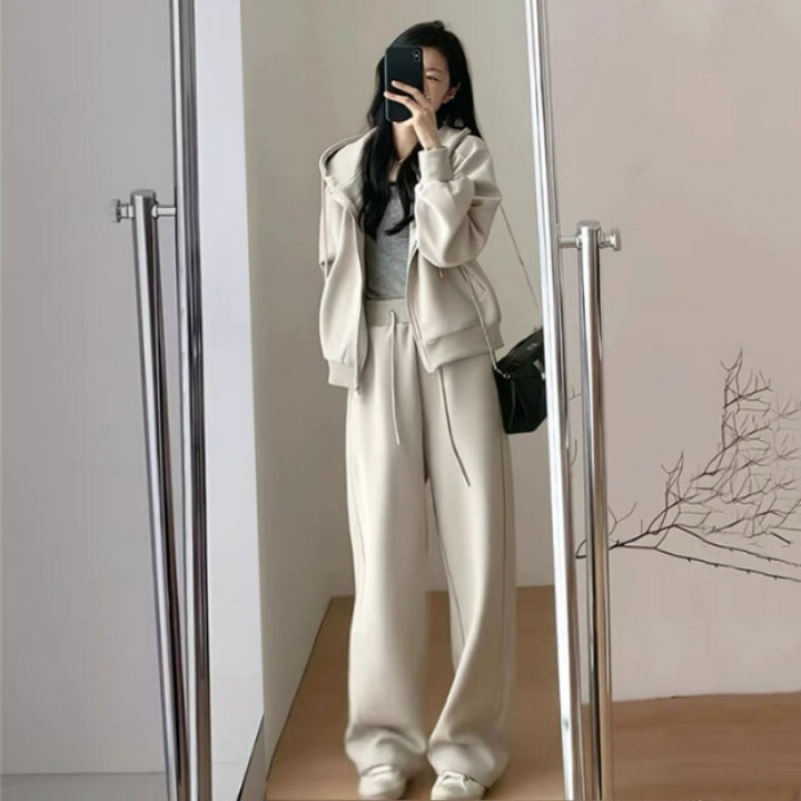 Women's Oversized Leisure Hoodie Set with Deep Cut and Casual Pants Chic & Stil