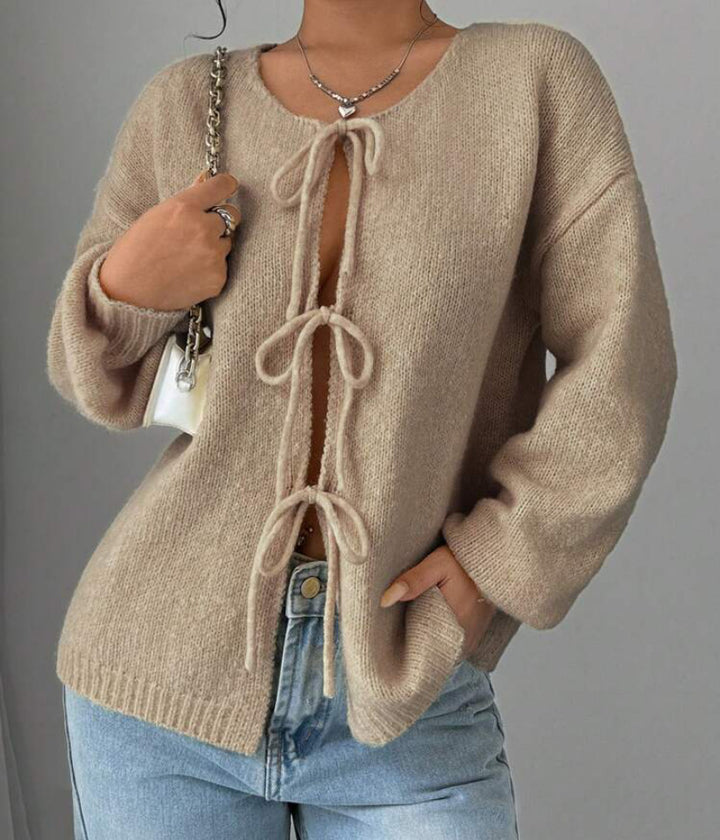 Oversized knit sweater for women with decorative lace detail Chic und Stil