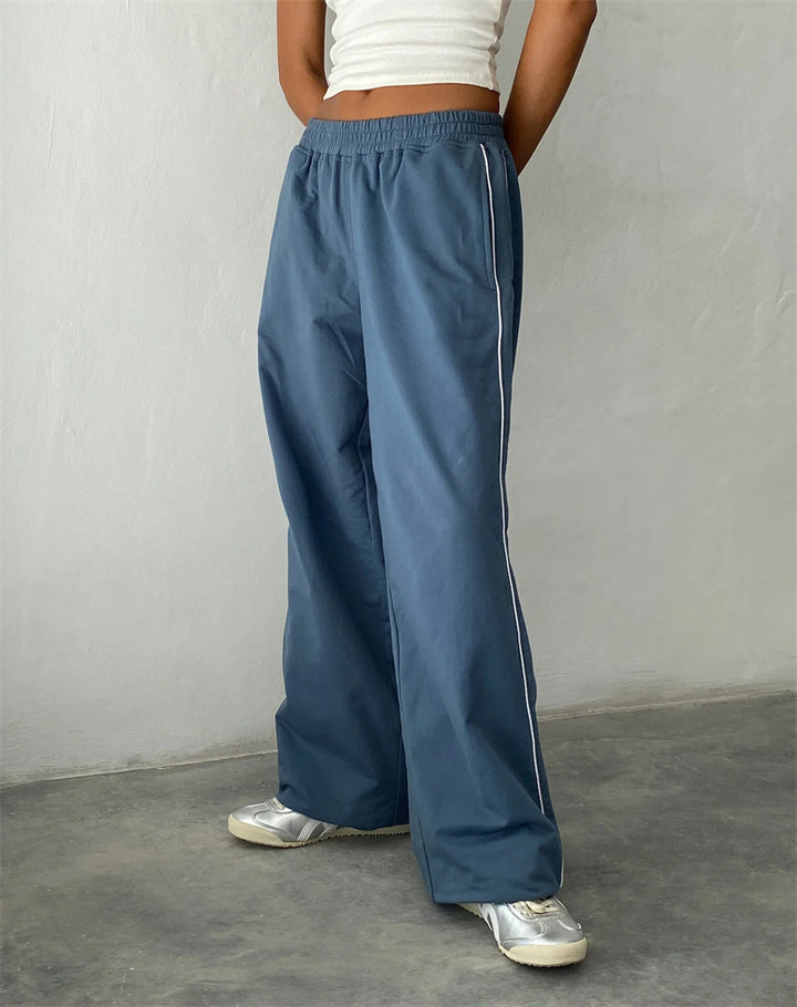 Wide leisure pants for women with side stripes and an elastic waist Lune London