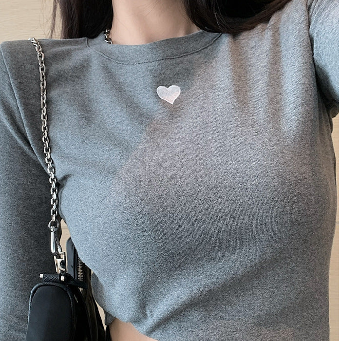 Women’s long-sleeved basic t-shirt with fashionable heart detail Chic & Stil