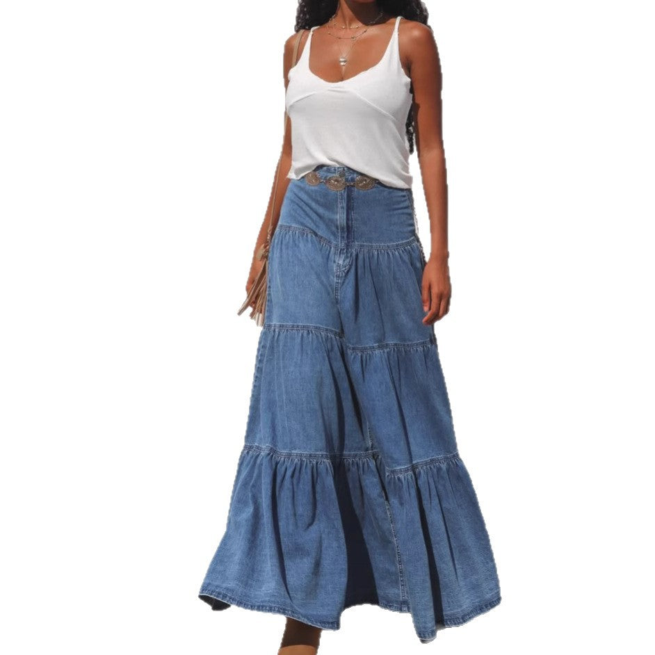 Maxi dress for women in a casual style with voluminous ruffles Chic & Stil