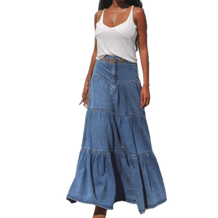 Maxi dress for women in a casual style with voluminous ruffles Chic & Stil