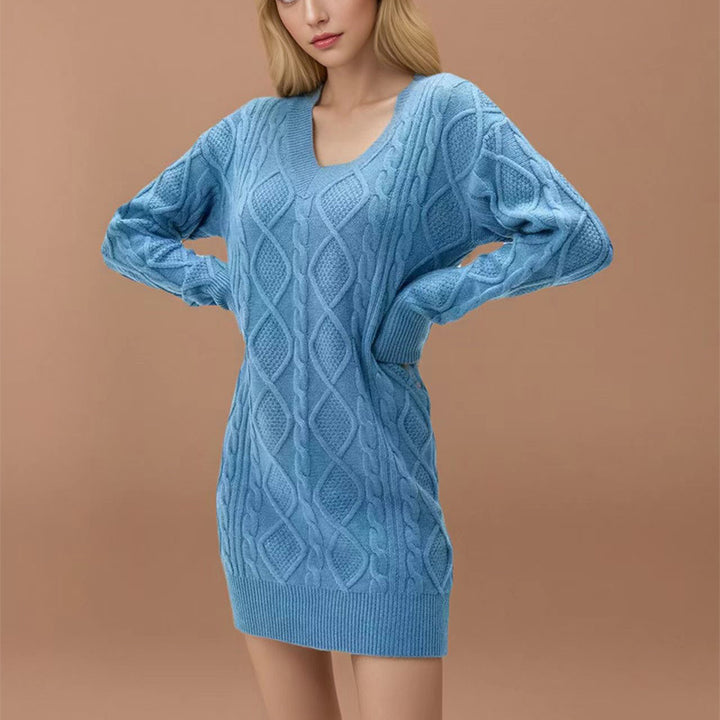 Robe tricotée pour femmes avec décolleté en V profond et design structuré Chic & Stil