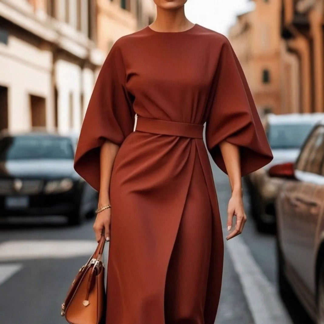 Ladies Elegant Maxi Dress with Flowing Sleeves and Chic Fitted Cut