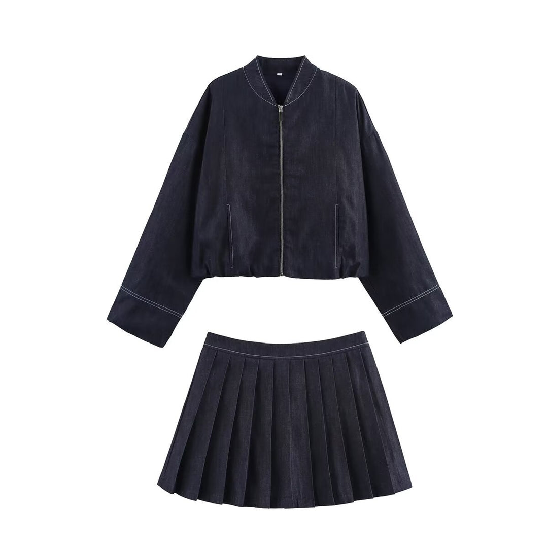 Women's cropped denim jacket in a casual bomber style with zipper Lune London