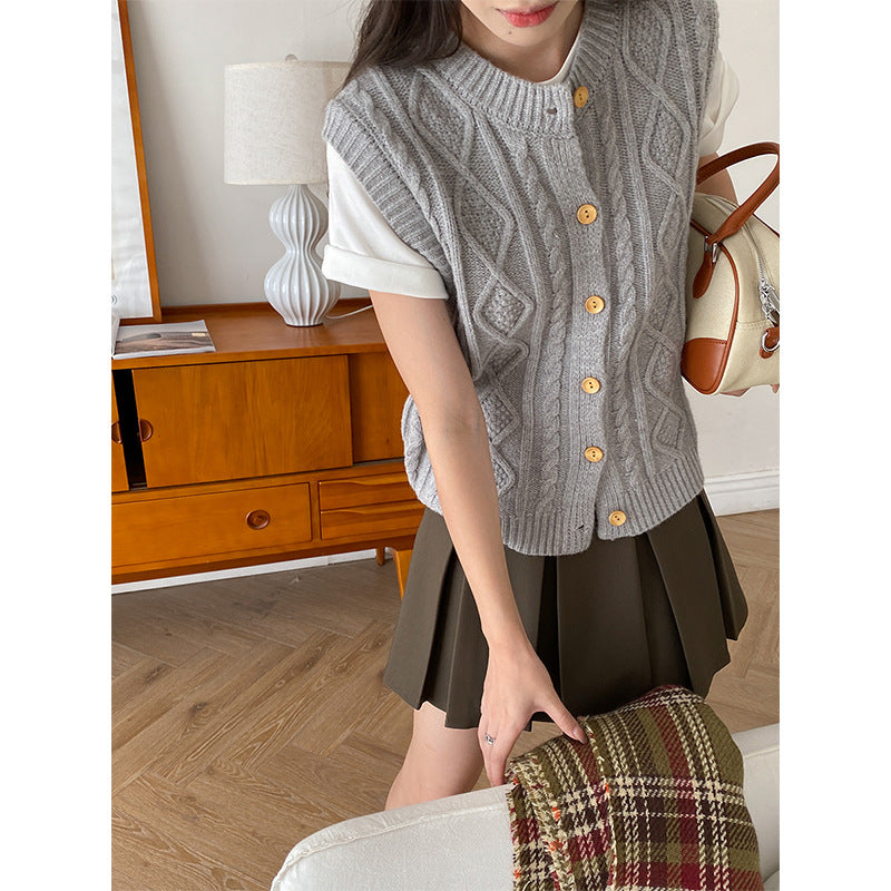 Women's knitted vest with decorative button details Chic & Stil