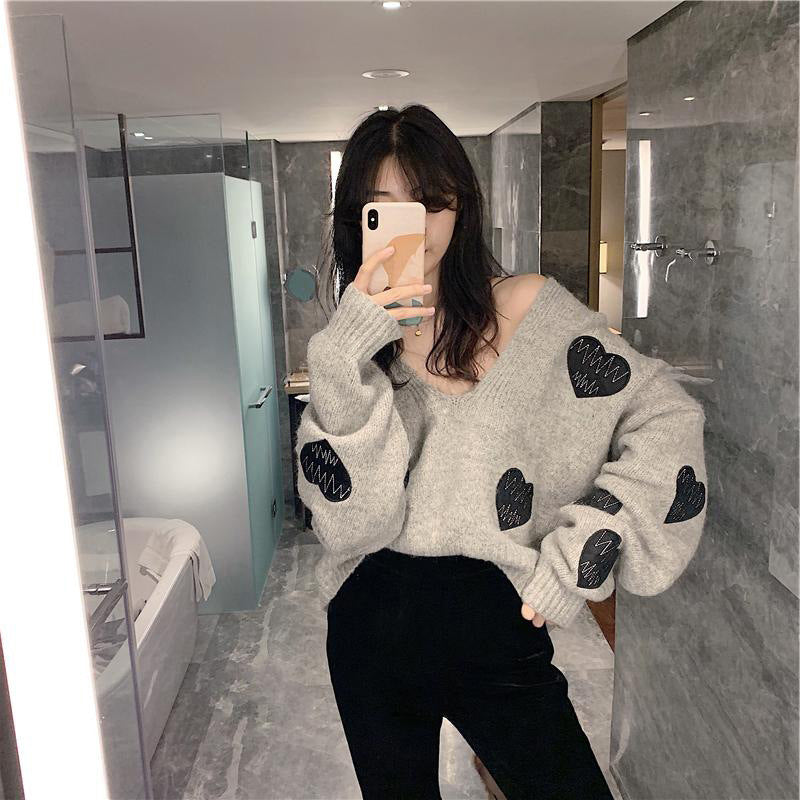 Lune London plush women's sweater with heart-shaped pattern