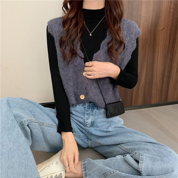 Knit cardigan for women with V-neck and buttons Lune London