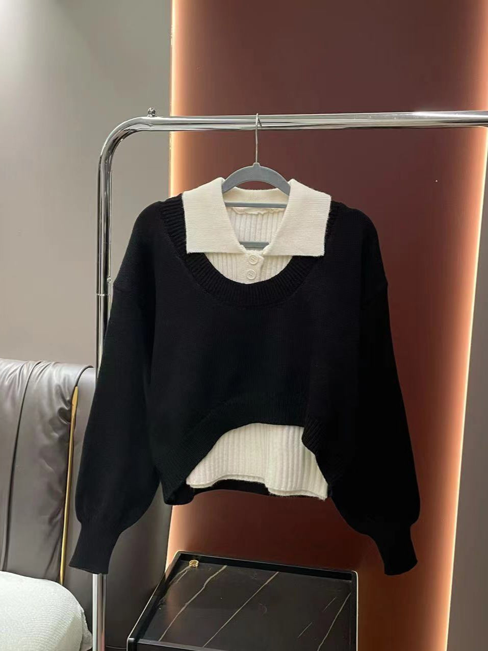 Short sweater for women with wide sleeves and a structured design Lune London