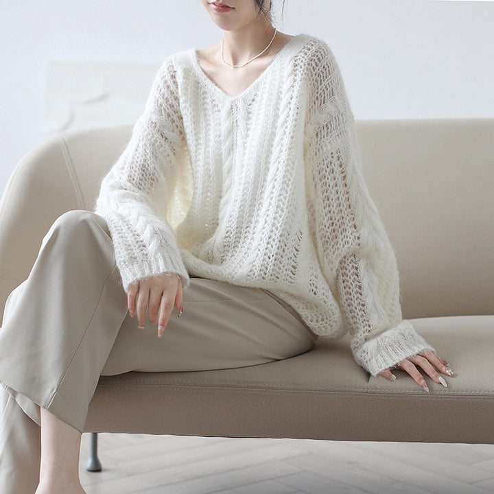 Chunky knit sweater for women with V-neck and airy structure Lune London
