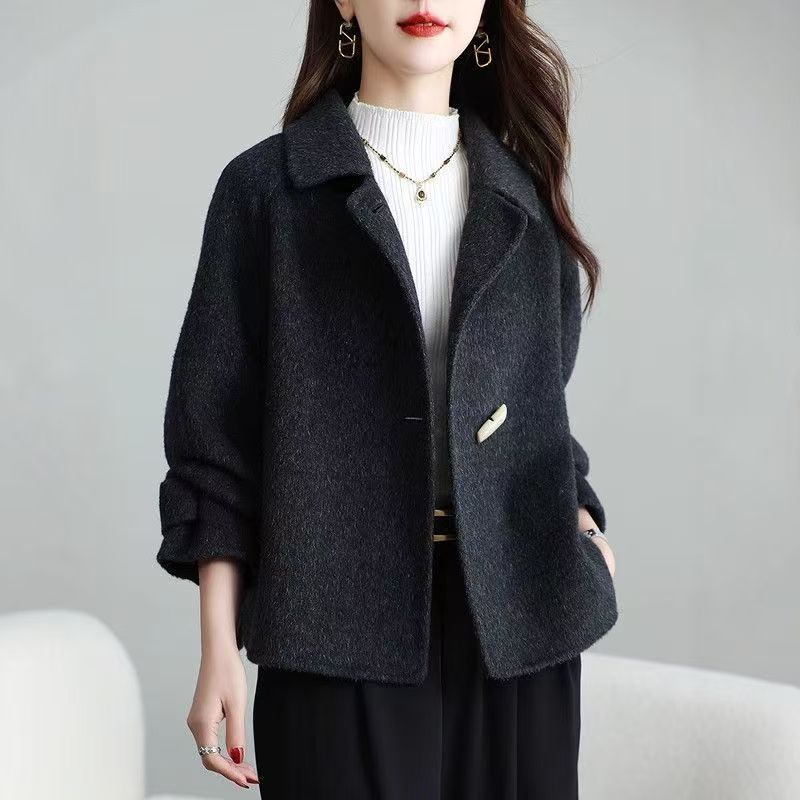 Cardigan confortable pour femmes avec des détails de bouton modernes Chic & Stil