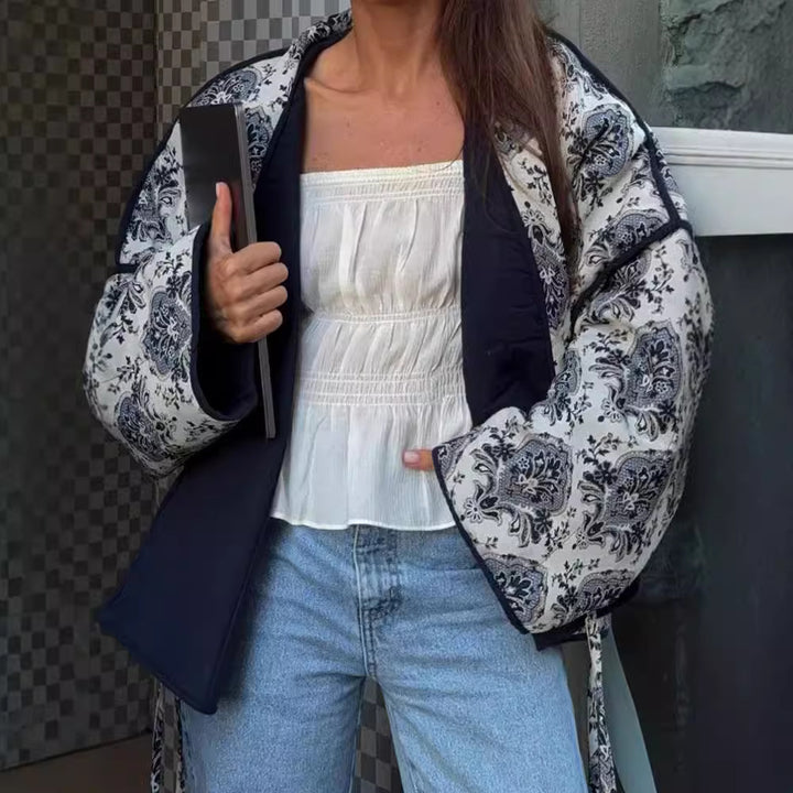 Robe de chambre élégante pour femmes avec motif floral et taille Chic & Stil