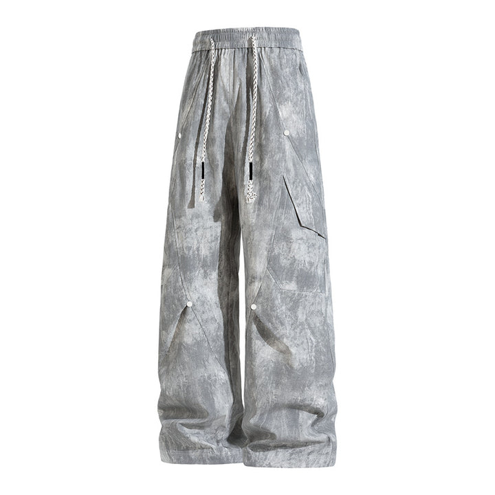 Fashionable women's cargo pants with elastic waist and deep pockets Lune London