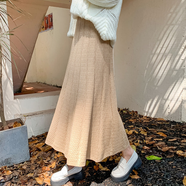 Midi skirt for women with textured design and elastic waistband Lune London