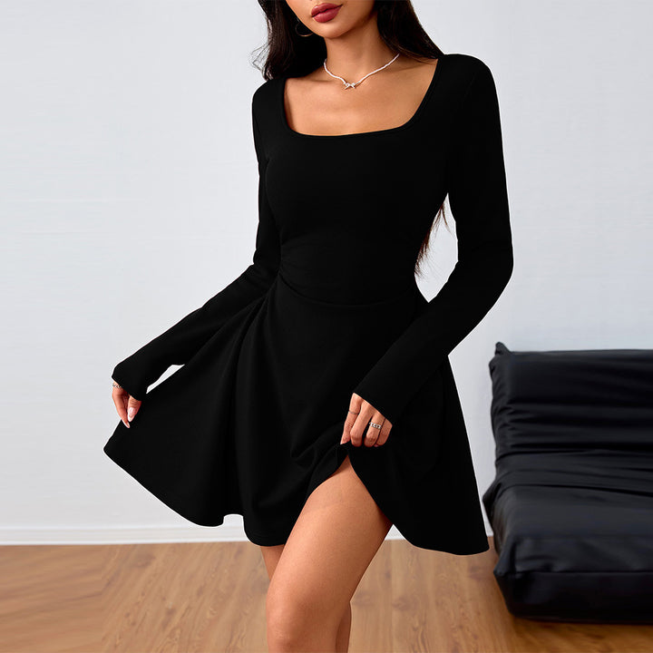 Robe mini femme avec décolleté carré et jupe évasée Chic & Stil