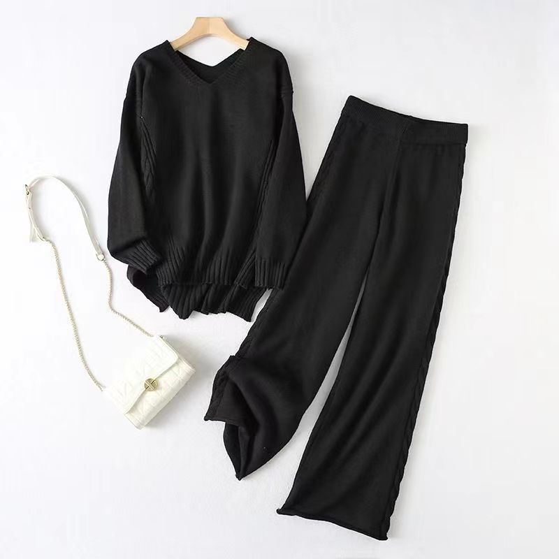 Soft knit set for women with V-neck and ribbed texture Lune London