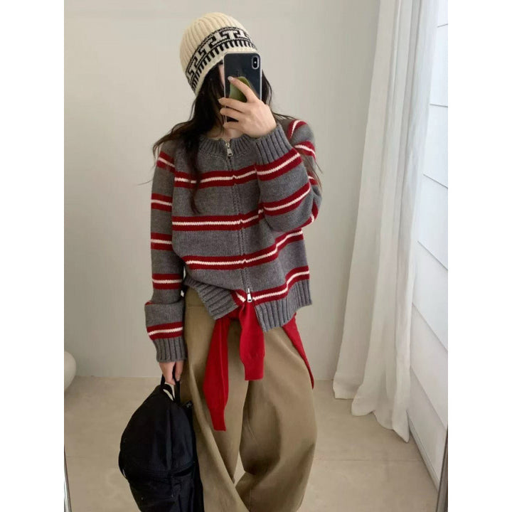 Cardigan tricoté pour femmes avec des rayures modernes Chic & Stil