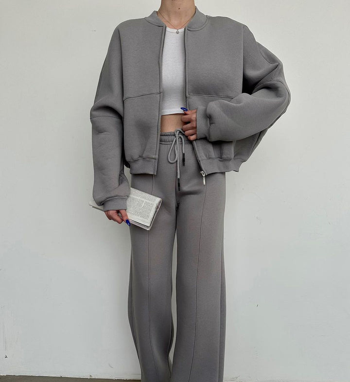 Casual look for women with a casual zip jacket and wide pants Lune London