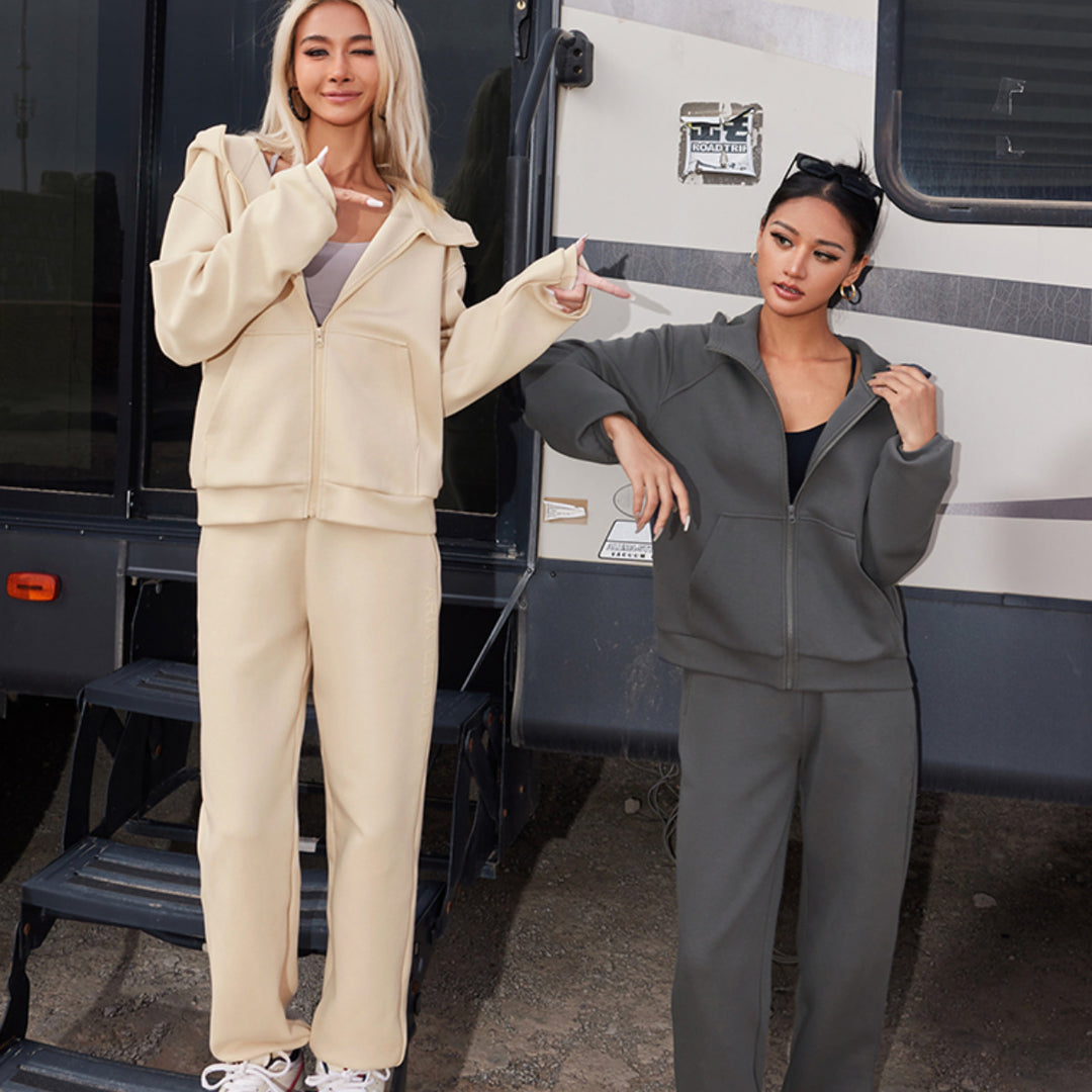 Comfortable sports jacket for women with zipper and casual joggers Lune London