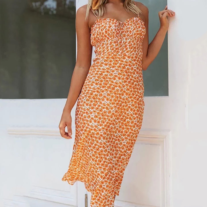 Robe midi florale ajustée pour femme avec une coupe slim et des fronces Chic & Stil