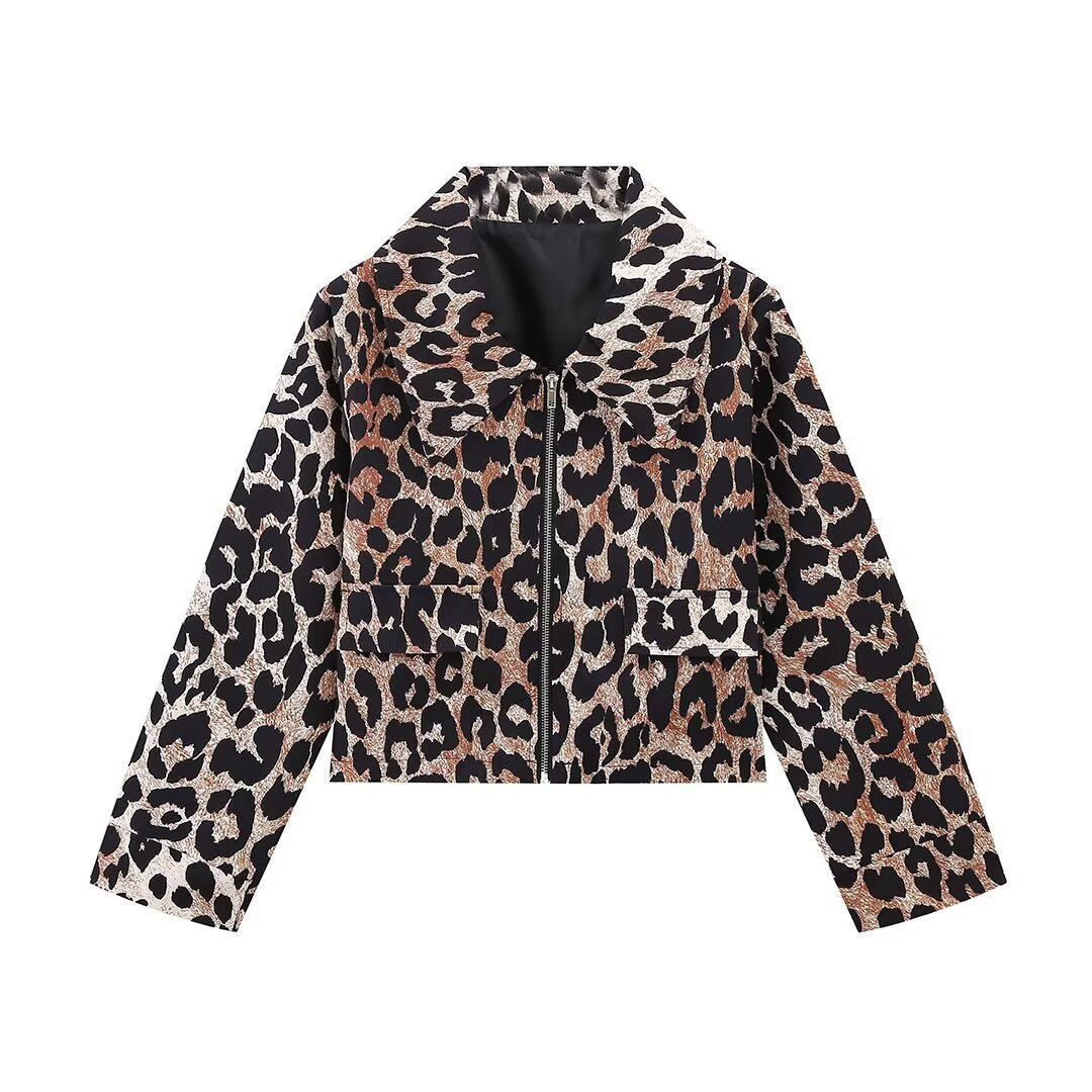 Cropped hunting jacket for women with leopard pattern and practical pockets Lune London