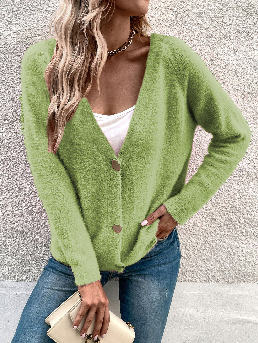 Women's comfortable V-neck cardigan with chic and stylish button details