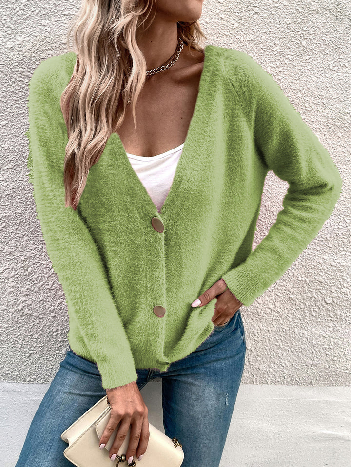Women's comfortable V-neck cardigan with chic and stylish button details