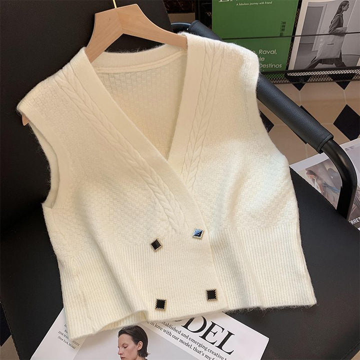 Gilet tricoté pour femmes avec un motif en câble moderne et des détails de bouton élégants Chic & Stil