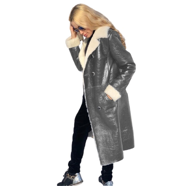 Elegant long coat for women with high-quality lamb collar and double row of buttons Lune London