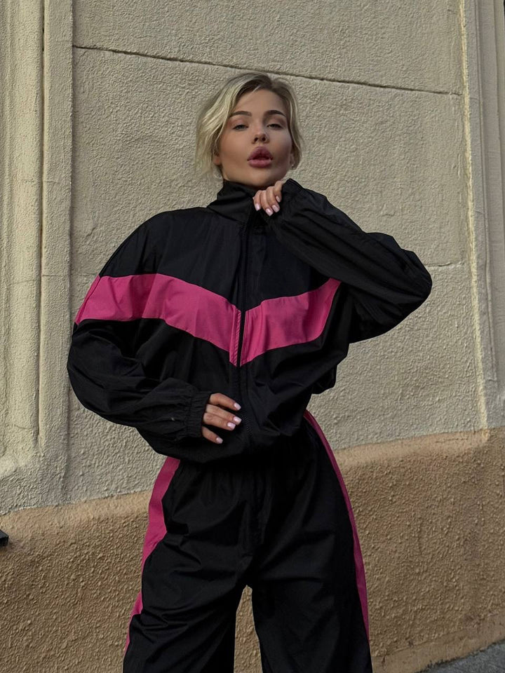 Women's sporty windbreaker with high collar and contrasting stripes Chic & Stil