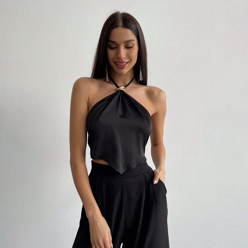 Elegant halter top for women with shiny fabric and decorative bow Chic & Stil