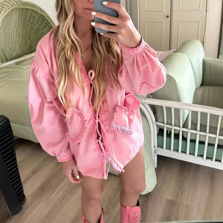 Blouse ludique pour femmes avec applications en forme de cœur et détails froncés Chic & Stil