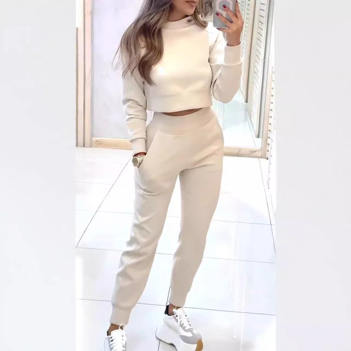 Ensemble de sweatpants pour femmes avec col haut et crop top à la mode Chic & Stil