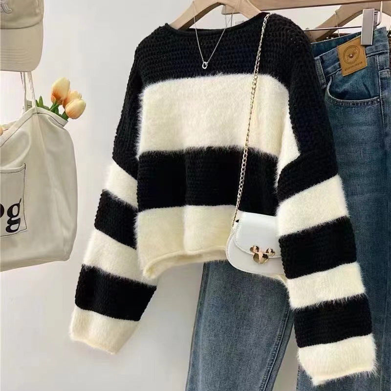 Comfortable sweater for women with a loose fit and a striking striped pattern Lune London