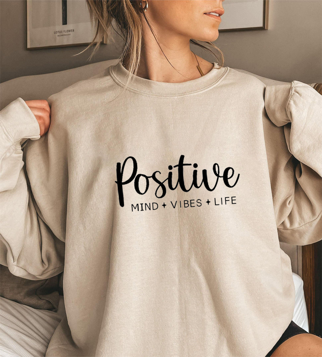 Sweatshirt pour femme avec des manches voluminueuses et un imprimé inspirant Chic & Stil