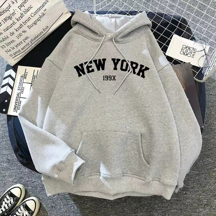 Women's hoodie with sporty New York print Chic & Stil