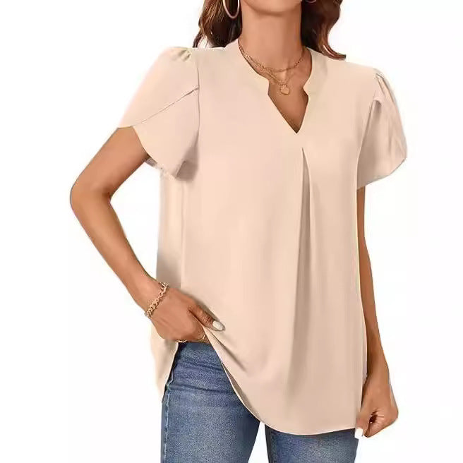 Women's Blouse with Elegant V-Neck Detail and Light Puff Sleeves Chic Und Stil