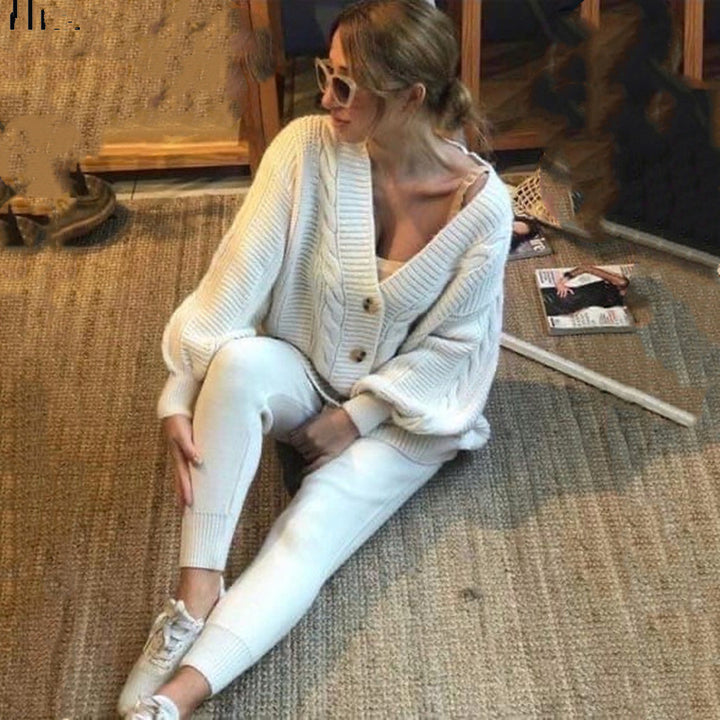 Ladies chunky knit cardigan with V-neck and buttons Lune London