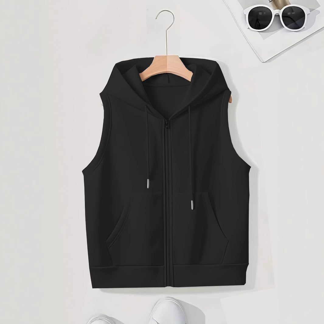 Sporty hooded jacket for women with zipper and practical pockets Lune London