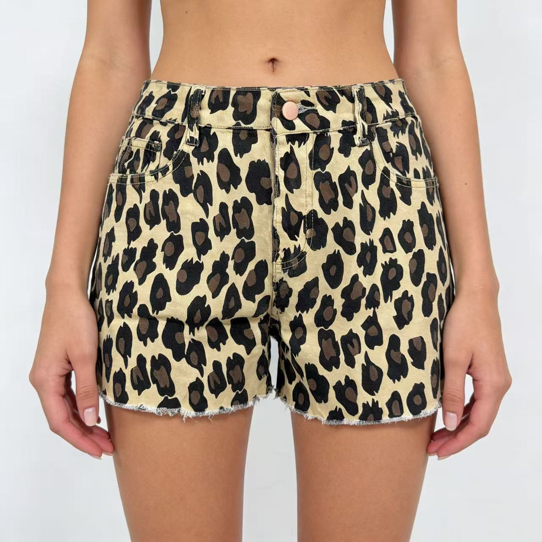 Women's casual Leo shorts with fringed hem and high pockets Lune London