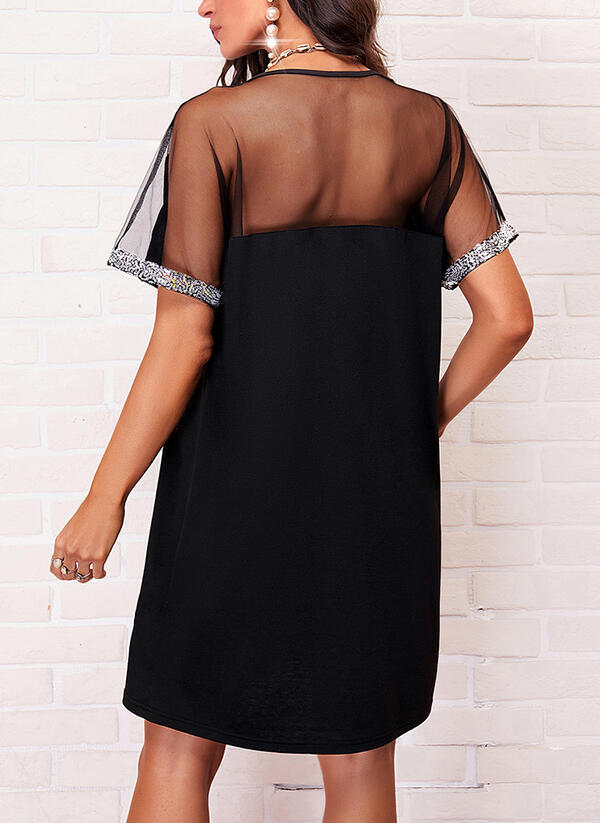 Robe décontractée tendance pour femmes avec un élégant col en V et une zone d'épaule transparente Chic & Stil
